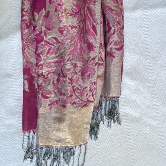 Shawl or Large scarf! - Picture 8 of 10